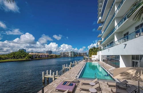 North Beach Apartment | Dazzling Ocean Views 3/2 for 6 Luxury Hyde Beach