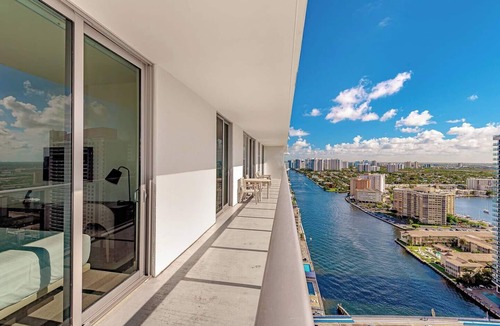 North Beach Apartment | Dazzling Ocean Views 3/2 for 6 Luxury Hyde Beach