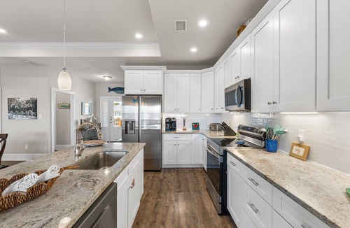 East End House | De La Sol: 4th of July week now available as a Friday or Saturday check in!