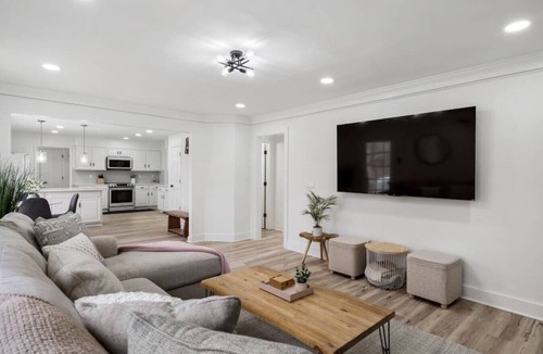 Decatur House | Decatur Estate: 6 Bedrooms, Game Room, Elegant Design