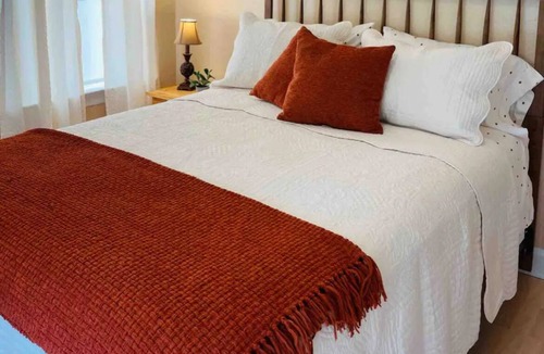 Paducah House | December Specials - Centrally Located - The Bird's Nest