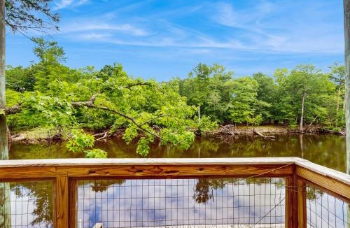 Conway House | Deck & Private Dock! Waccamaw River Retreat