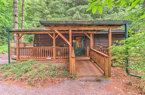 Maggie Valley House | Deck & Private Hot Tub! Maggie Valley Mtn Cabin
