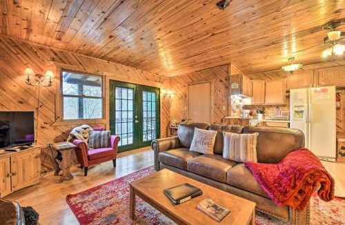 Maggie Valley House | Deck & Private Hot Tub! Maggie Valley Mtn Cabin