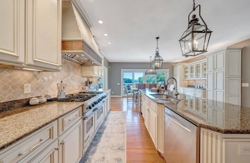 Moneta House | Deep Water Lakefront Oasis 5br+3 Flex Rooms: Deep Dock+Firepit+Kayaks; Sleeps 18