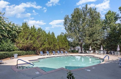 Mount Mourne Apartment | Deepwater Terrace-Beautiful 3-bedroom condo with lake views!