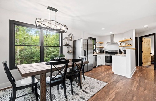 Hendersonville House | Deer Creek Cabin | Hot Tub & Fire Pit