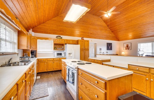 Dayton House | 'Deer Lake Lodge' on 700 Wooded Acres in Dayton!