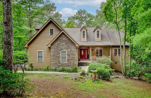 Franklin House | Deer Ridge: Gated Mountain Retreat for 11