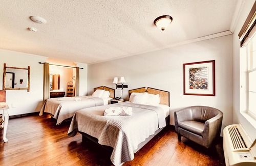 Hayesville Hotel | Deerfield Inn