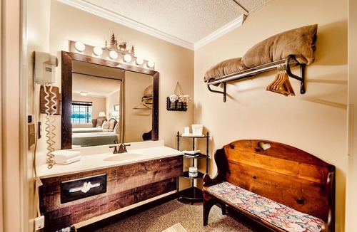 Hayesville Hotel | Deerfield Inn