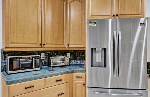 River Oaks House | Deja Blue is a luxurious 4 bedroom/2.5 bathroom house with pool.