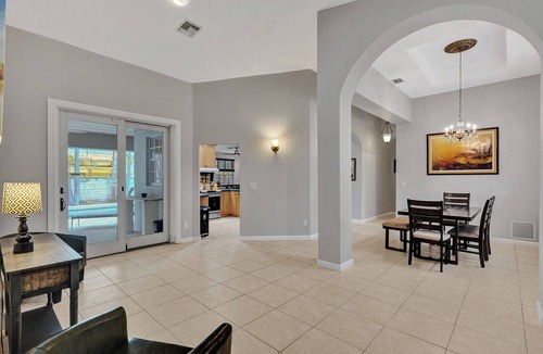 River Oaks House | Deja Blue is a luxurious 4 bedroom/2.5 bathroom house with pool.