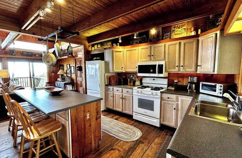 Scaly Mountain Cabin | Deja View Lodge: Highlands 12 Acre Private Estate