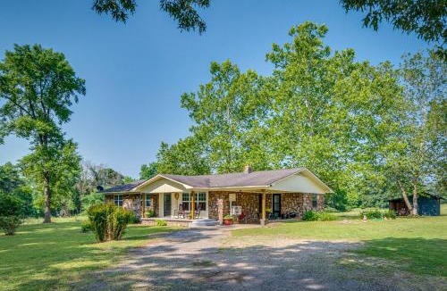 Centerville House | Delaware Vacation Rental: Walk to Lake Dardanelle!