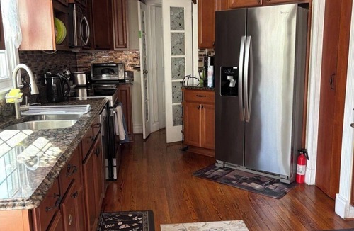 Springfield House | Delightful 3-bedroom 2-bathroom Single family home in Springfield