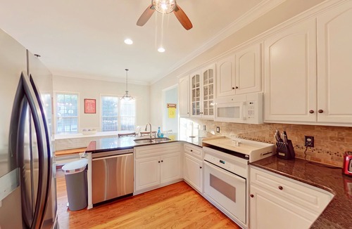 Evans House | Delightful 4-bedrooms master rental in charming Evans
