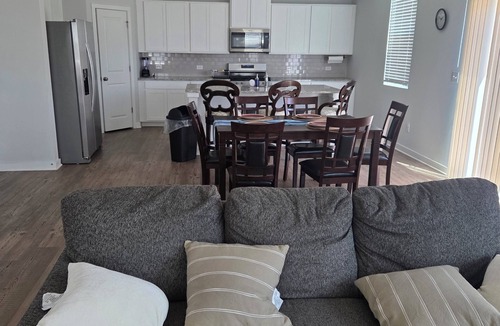 Grayson House | Delightful 5-bedroom building with AC in charming Grayson