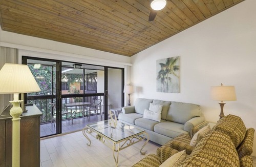 Marco Island Condo | Delightful condo w/ two heated pools & brief walk to beach