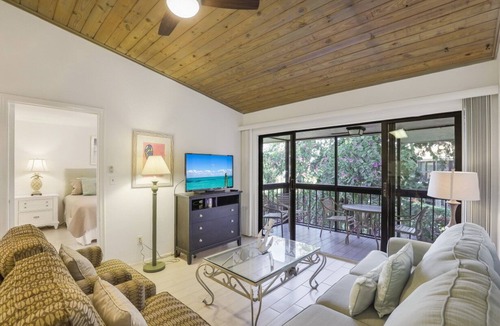 Marco Island Condo | Delightful condo w/ two heated pools & brief walk to beach
