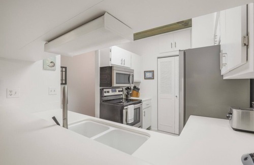 Marco Island Condo | Delightful condo w/ two heated pools & brief walk to beach