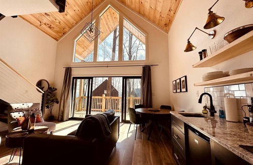 Sevierville Cottage | Delightful Cottage Ideal for Small Groups in Sevierville, Tennessee