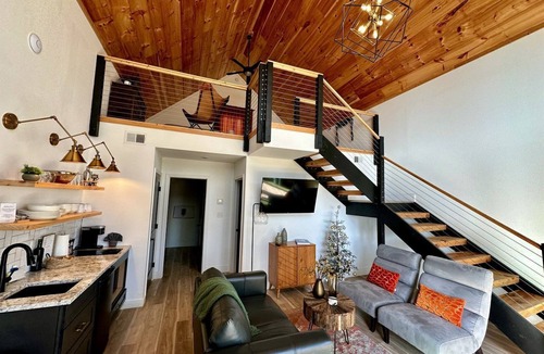 Sevierville Cottage | Delightful Cottage Ideal for Small Groups in Sevierville, Tennessee