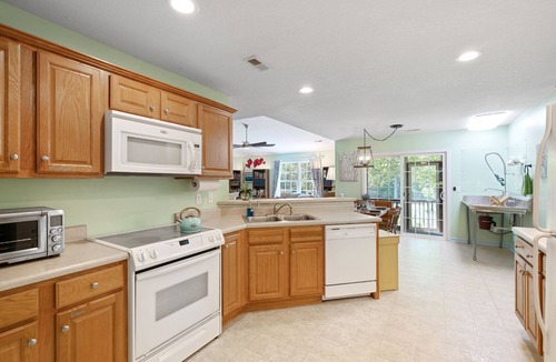 Greenville House | Delightful Duck Farm cottage, 5 min walk to State Park! Gated, a hidden gem!