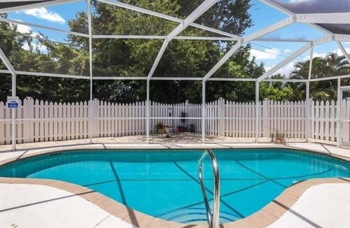 Gulf Gate Estates Apartment | Delightful Pool House 3 Miles to Siesta Key Beaches