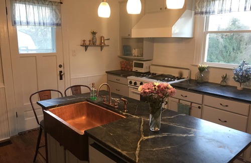 Fort Mill House | Delightful Victorian home with 6 bedrooms in downtown Fort Mill