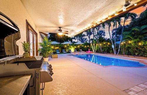 Tropic Palms House | Delray Family Retreat - Heated Pool - Hot Tub - Sauna - Cold Plunge - Games Room