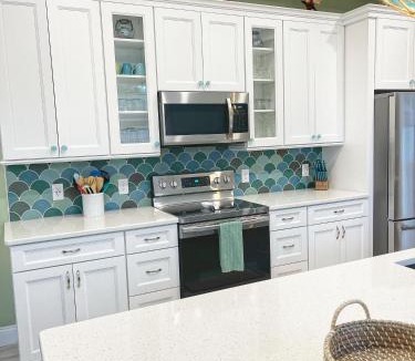 Tyler Gardens House | Delux 3BR House with Pool 3 Minute walk to Beach