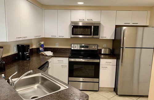 Weston Resort | Deluxe 1 Bedroom and 1 Bathroom Unit with Full Amenities
