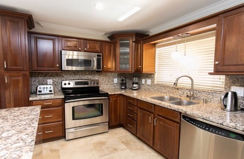 Dania Beach House | Deluxe 5BR/3BA Home near Beach & Casino Heated Pool