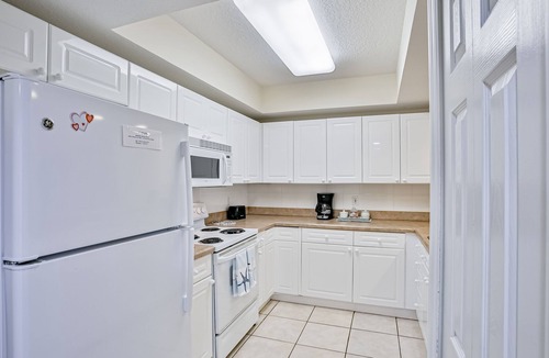 New Smyrna Beach Condo | Deluxe dog-friendly condo w/shared pool, hot tub, & sports courts, near beach