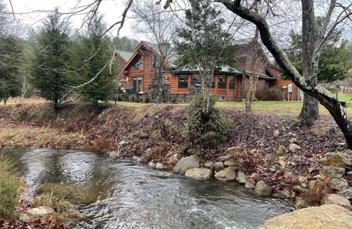 Tellico Plains Cabin | Deluxe log cabin! Pet and motorcycle friendly - enjoy nature with family and friends! 3 Bedroom Cabin by RedAwning