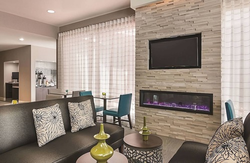 Orlando Hotel | Deluxe Room Near UCF w/Breakfast & Pool – Ideal for Orlando Park Exploration