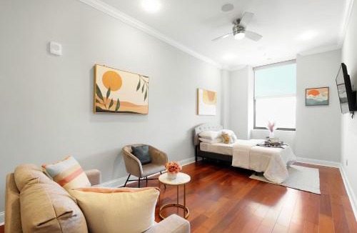 Olde Kensington Apartment | Deluxe Studio Retreat Rooftop Pool & Concierge
