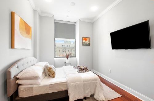 Olde Kensington Apartment | Deluxe Studio Retreat Rooftop Pool & Concierge