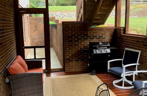 Hickory Apartment | Dennis & Catherine's Private, Quiet, Cozy, Clean, Retreat