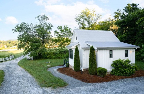 Dillard Cottage | Derby Cottage at Julep Farms