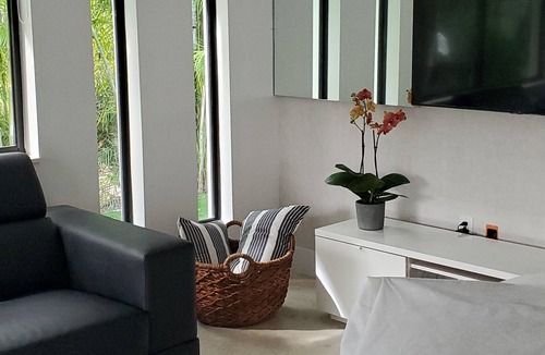 Buena Vista House | Design District House by Midtown & Wynwood, 10min to Miami Beach, 5min to MIA