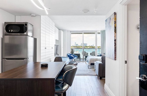 West Avenue Condo | Design Studio Miami Beach With stunning Bay View Balcony