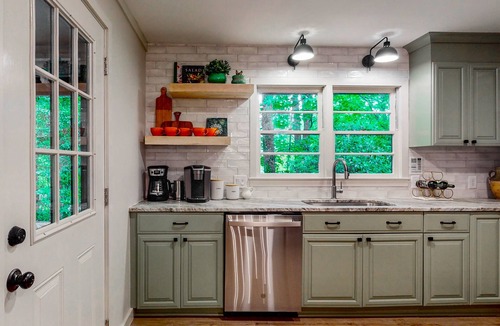 Highlands House | Designer Cabin in Highlands, NC – Luxe Outdoor Living - Pet-Friendly Retreat
