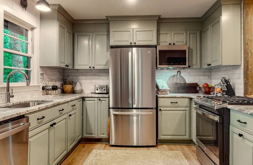 Highlands House | Designer Cabin in Highlands, NC – Luxe Outdoor Living - Pet-Friendly Retreat
