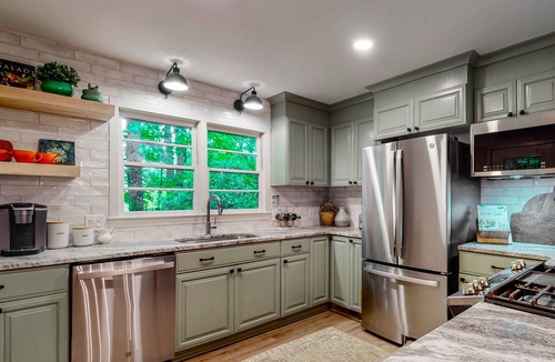 Highlands House | Designer Cabin in Highlands, NC – Luxe Outdoor Living - Pet-Friendly Retreat
