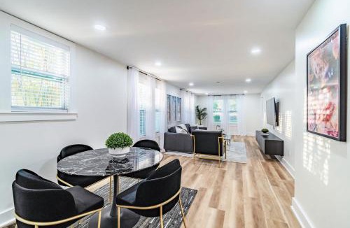 Crescent Lake Apartment | Designer Sun Filled Condo - Walk to Town