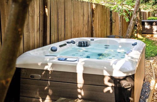 Lookout Mountain Bed & Breakfast | Desoto Cottage Hot Tub & Breakfast Treats
