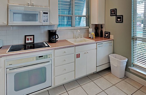 Destin Condo | Destin Lake View Villa with Private Balcony - Just Steps from the Beach!