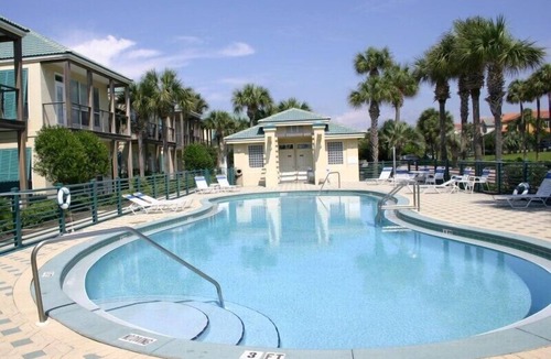 Destin Condo | Destin Lake View Villa with Private Balcony - Just Steps from the Beach!